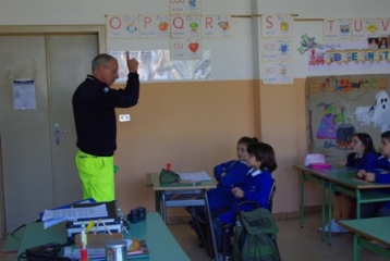 Corso di evacuazione Scuola Elementare Acquarica Protezione Civile "LA FONTANA"